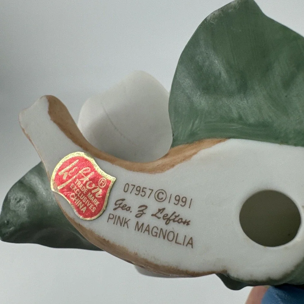 Magnolia w/Butterfly Lefton Figurine 1990s White & Pink GesZ 07957‎ Vintage